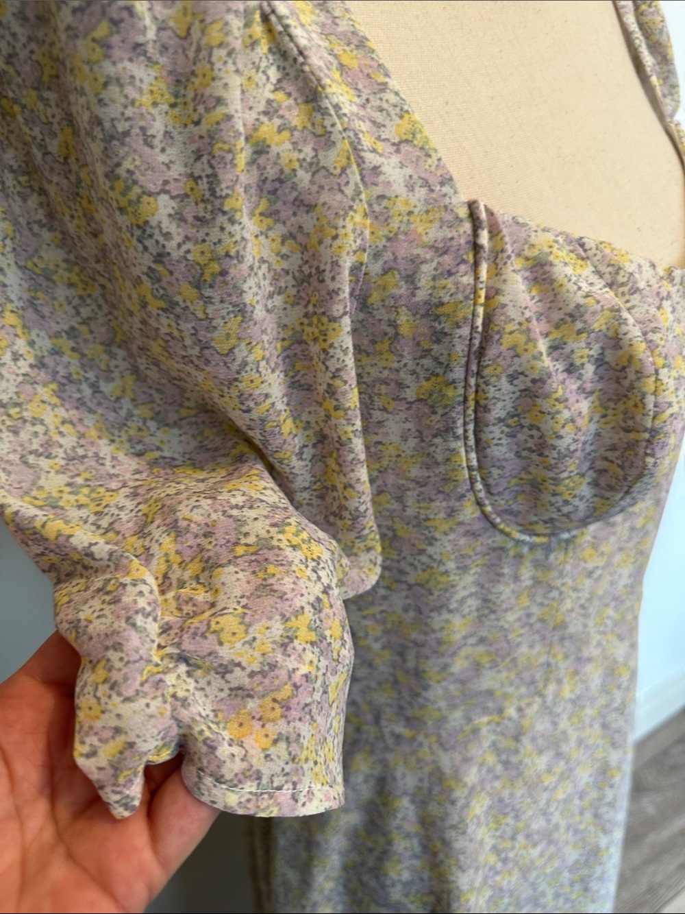 Suzy Shier Floral Puff-Sleeve Midi Dress in Lavender and Yellow Large - Picture 3 of 9